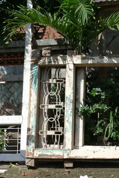 Product image 3 of the product “Antique door made from teak wood with top square carving, 145cm length, 16cm width, and 275cm height ”